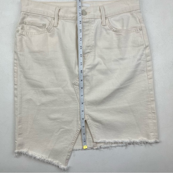 MOTHER The Tomcat slide mini fray skirt - Picture 4 of 11